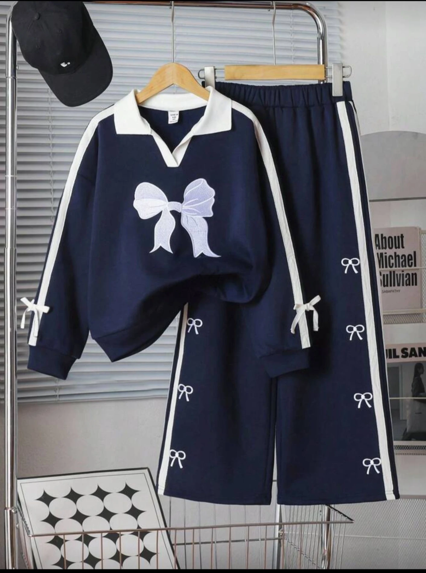 Fiyonklu yakalı kız takım