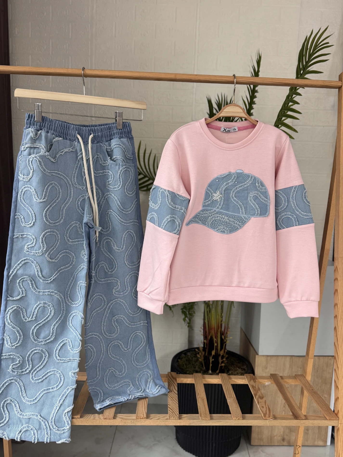 Şapka baskılı kot ikili takım