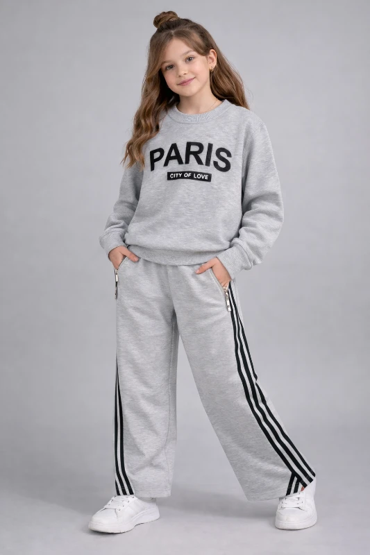 Kapşonlu kız takım 