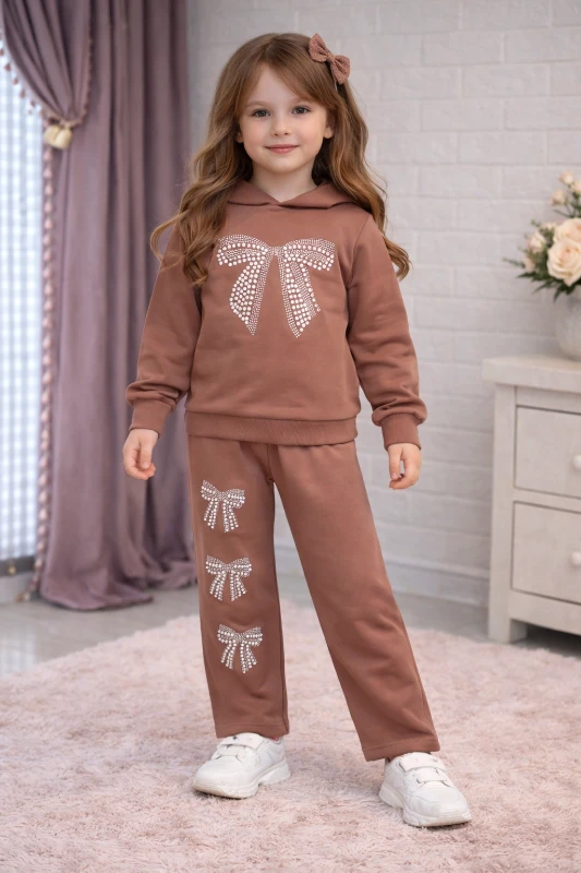 Fiyonklu kız takım 